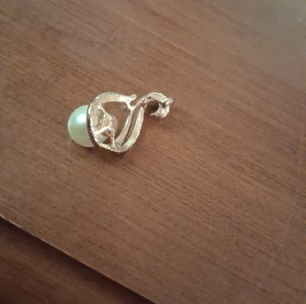 Elegant Gold-Tone Faux Pearl and Crystal Pendant - White Pearl - Picture 6 of 6